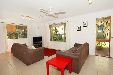35 Santa Monica Avenue Coolum Beach, Pet Friendly, Linen Included - Darwin Holiday 2