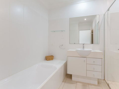 356 ' Oaks Pacific Blue', 265 Sandy Point Rd - Air Conditioned, Direct Pool Access And Suited For Disability - Darwin Holiday 1