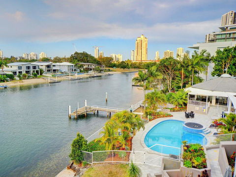 3br Broadbeach Lakefront Apartment - Darwin Holiday 1