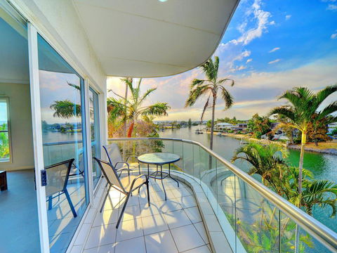 3br Broadbeach Lakefront Apartment - Darwin Holiday 0