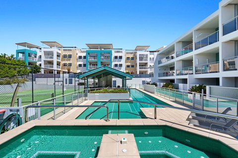 3BR Coolum Beach , Rooftop Terrace, Spa, Tennis, Pool - Darwin Holiday 2