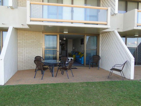 4 'Harbourside' 3-7 Soldiers Point Road - Ground Floor On The Waterfront - Darwin Holiday 3