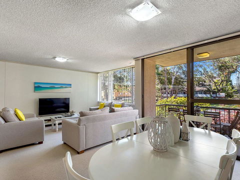 4 'Magnus Gardens', 7 Magnus St - Beautiful Air Conditioned Unit With Filtered Water Views & WIFI - Darwin Holiday 2