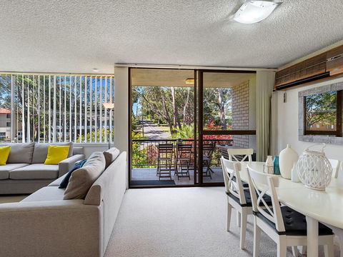 4 'Magnus Gardens', 7 Magnus St - Beautiful Air Conditioned Unit With Filtered Water Views & WIFI - Darwin Holiday 3