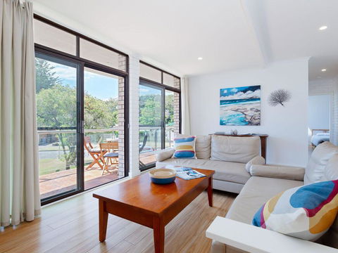 4 'Villa Ellisa', 10 Columbia Close - Beautiful Unit With Beautiful Water Views At Little Beach - Darwin Holiday 3