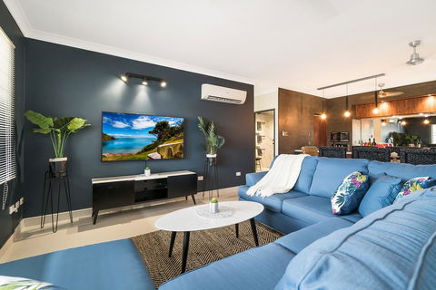 4 BEDROOM GARDENS ESCAPE - CHAMPAGNE STAYS Darwin - Darwin Holiday 0