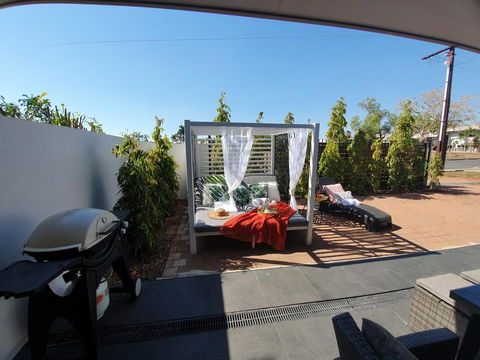 4 BEDROOM GARDENS ESCAPE - CHAMPAGNE STAYS Darwin - Darwin Holiday 2