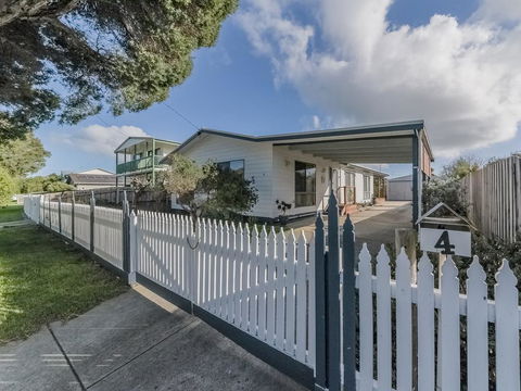 4 Lansell Road, Cowes - Darwin Holiday 0