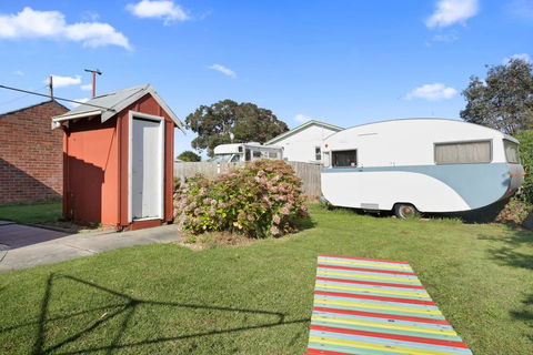 4 MONTROSE AVE - Retro Home In The Heart Of Town - Darwin Holiday 3