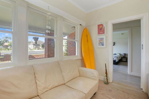4 MONTROSE AVE - Retro Home In The Heart Of Town - Darwin Holiday 1