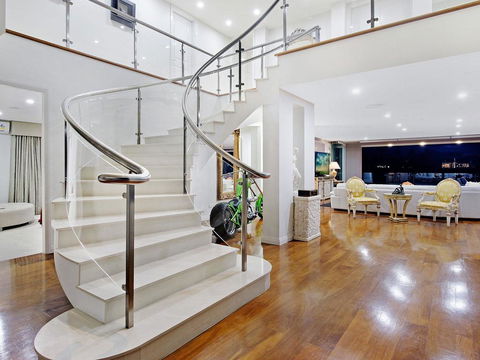 4.5 Million Dollar Dream Mansion In Surfers Paradise - Darwin Holiday 2