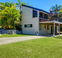 40 Rumbalara Avenue - Rainbow Beach Entertain on the spacious verandah overlooking beautiful Rainbow Beach - Darwin Holiday