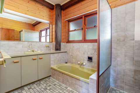41 Carlo Circle - Rainbow Beach, Huge Beach House With Room For Everyone - Darwin Holiday 1