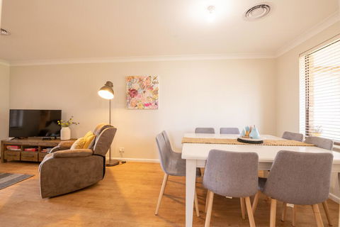 42 Rosemary Lane - Central Orange - Spacious Family Home - Quiet Lane - Darwin Holiday 3