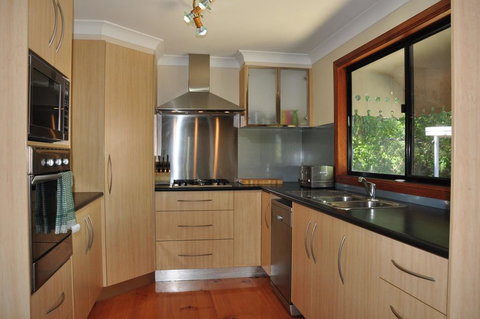 43 Double Island Drive - Two Level Holiday Home With Swimming Pool. Located Close To Beach And CBD - Darwin Holiday 3