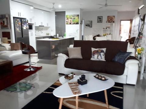 47 Boulter Road - Darwin Holiday 1