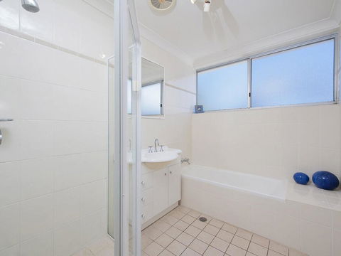 5 'Casuarina's ' 33 Soldiers Point Road - Superb Waterfront Unit - Darwin Holiday 2