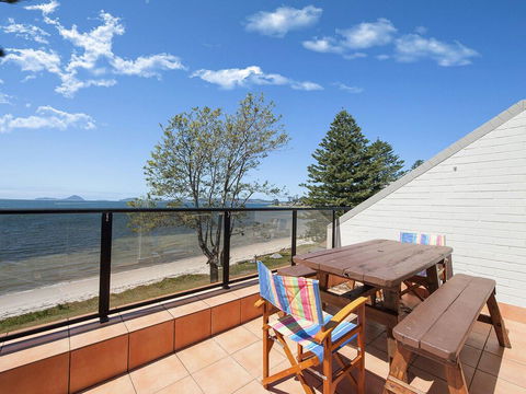 5 'Casuarina's ' 33 Soldiers Point Road - Superb Waterfront Unit - Darwin Holiday 0