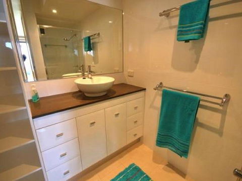 5 'Harbourside' 3-7 Soldiers Point Road - Ground Floor Waterfront Unit - Darwin Holiday 1