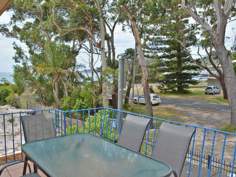 5 'Ocean Breeze' Shoal Bay Avenue - Fabulous Location Opposite Shoal Bay Beach! - Darwin Holiday 0