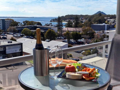 5 'Seaview' 9 Church Street - Huge Penthouse With Water Views And Lift - Darwin Holiday 1