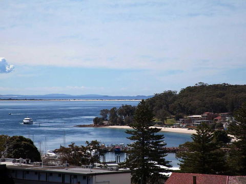 5 'Seaview' 9 Church Street - Huge Penthouse With Water Views And Lift - Darwin Holiday 0