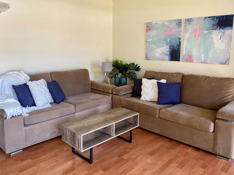 5 'SHOAL TOWERS', 11 SHOAL BAY RD - FANTASTIC LOCATION WITH WATER VIEWS - Darwin Holiday 1