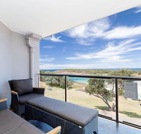 5 'The Outlook' 4 Ocean Parade - overlooking Boat Harbour beach and ducted air conditioning - Darwin Holiday
