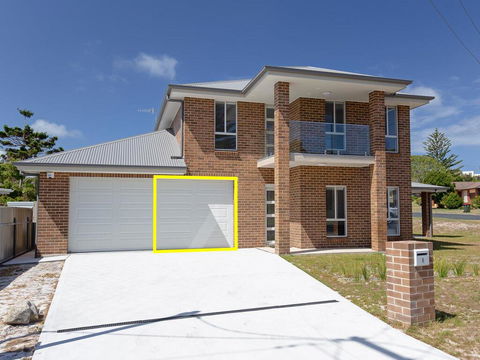 5 Bent Street - Huge House With Foxtel & Aircon - Darwin Holiday 0