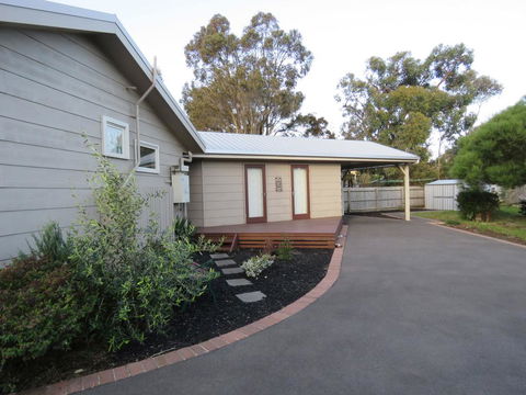 5 Little Penguin Crt, Cowes - Cottage Near The Beach - Darwin Holiday 1