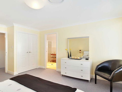 5 Thompson Place Nelson Bay - Spacious Duplex Walking Distance To Nelson Bay CBD And Dutchies - Darwin Holiday 1