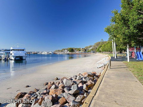 5 Thompson Place Nelson Bay - Spacious Duplex Walking Distance To Nelson Bay CBD And Dutchies - Darwin Holiday 2