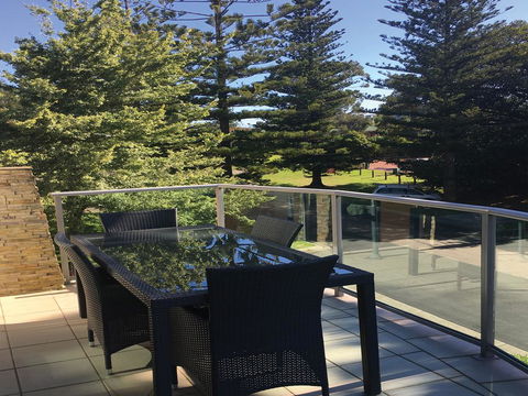 507 At The Waves - Darwin Holiday 1