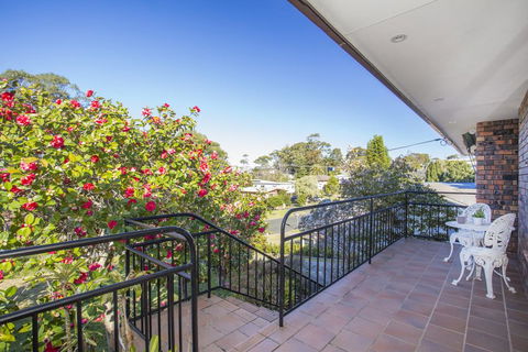 57 Carroll Ave Mollymook Beach - Relaxed Homely Retreat - Darwin Holiday 0