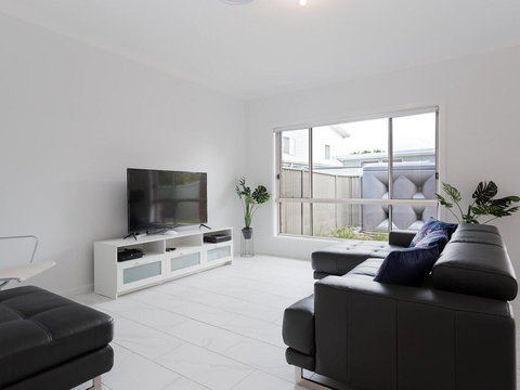 5B BENT STREET - LARGE HOUSE WITH DUCTED AIR CON, WIFI & FOXTEL - Darwin Holiday 1