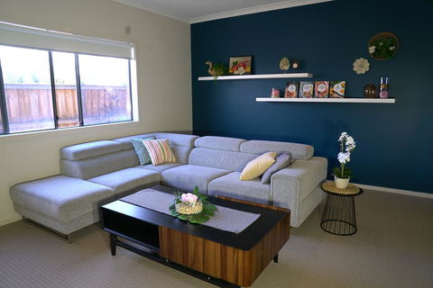 6 Bedrooms Contemporary Big House At Pakenhem - Darwin Holiday 0
