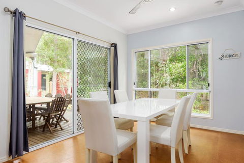 6 Ibis Court - Modern Tropical Family Home With Inground Swimming Pool & Outdoor Entertaining Area - Darwin Holiday 0