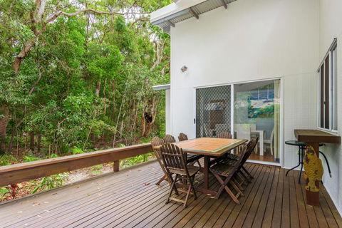 6 Ibis Court - Modern Tropical Family Home With Inground Swimming Pool & Outdoor Entertaining Area - Darwin Holiday 1
