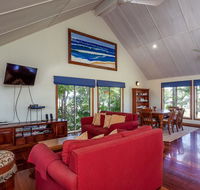 6 Ilmenite Avenue - Coastal beach shack within walking distance to patrolled beach and CBD - Darwin Holiday