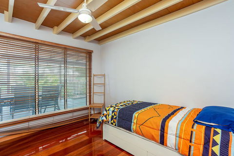 6 Ilmenite Avenue - Coastal Beach Shack Within Walking Distance To Patrolled Beach And CBD, - Darwin Holiday 2