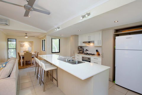 6 Orania Court - Rainbow Shores, Absolutely Gorgeous Beach Side Property Within 200 Metres Walk To The Beach - Darwin Holiday 3