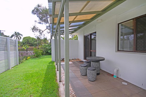 6 Petrie Ave, Marcoola, Pet Friendly, Linen Supplied - Darwin Holiday 3