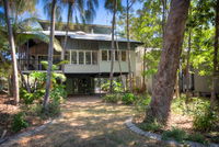 6 Satinwood Drive - Rainbow Shores Stylish Beach House Free WiFi