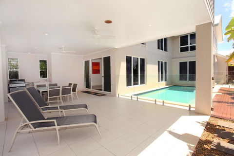 60 Beachway Parade, Marcoola, 500 BOND, Linen Supplied - Darwin Holiday 2