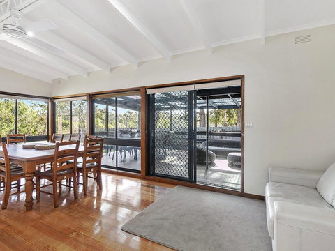 62 BINGLEY PARADE RIVERSEA HOUSE - Darwin Holiday 1