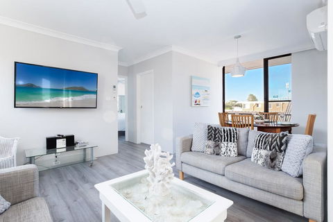7 'BELLEVUE' 4 DONALD STREET - RENOVATED UNIT WITH AIR CON, VIEWS & CENTRAL TO CBD - Darwin Holiday 2