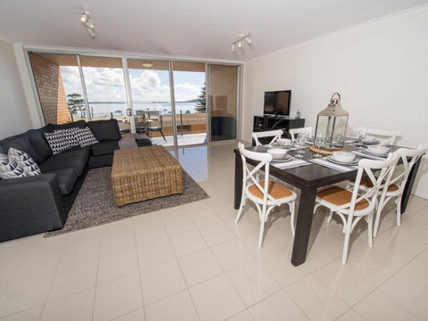 7 'The Crest' 6-8 Tomaree St - Stunning Unit With Spectacular Water Views. - Darwin Holiday 2