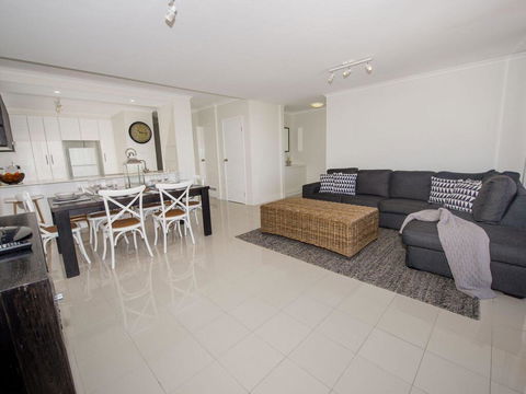 7 'The Crest' 6-8 Tomaree St - Stunning Unit With Spectacular Water Views. - Darwin Holiday 3