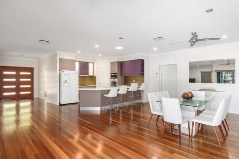 7 Ibis Court - Spacious Family Home With Large Outdoor Area, Swimming Pool & Ample Parking - Darwin Holiday 3