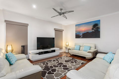 7 Ibis Court - Spacious Family Home With Large Outdoor Area, Swimming Pool & Ample Parking - Darwin Holiday 2